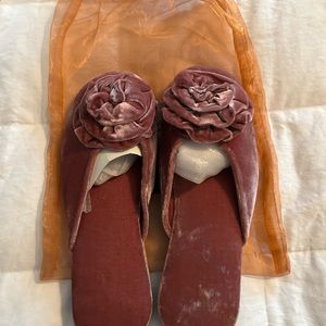 Never worn shiraleah pink slippers Large